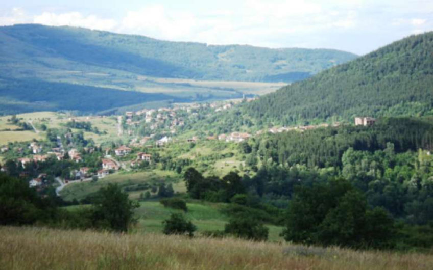 Продава ПАРЦЕЛ 9060m2  за комплекс – вилно селище с.Рударци 16 км от София.