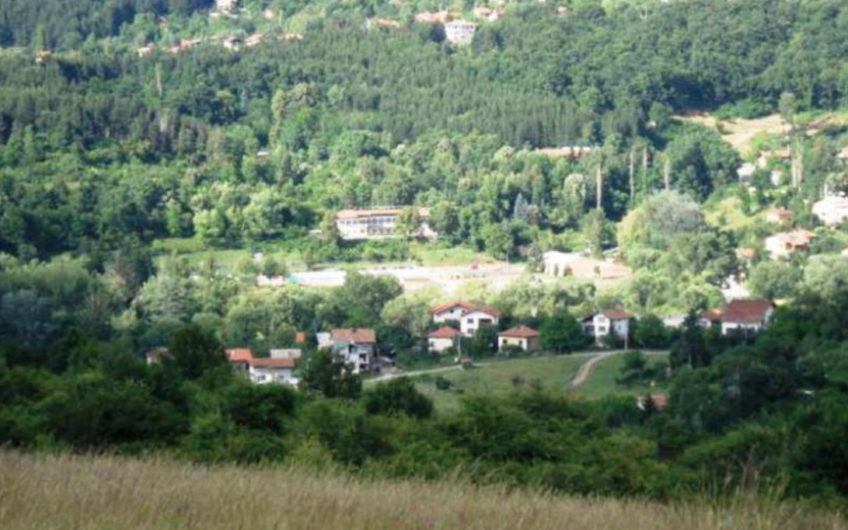 Продава ПАРЦЕЛ 9060m2  за комплекс – вилно селище с.Рударци 16 км от София.