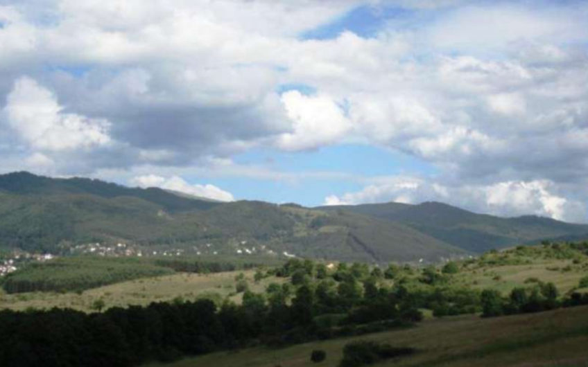 Продава ПАРЦЕЛ 9060m2  за комплекс – вилно селище с.Рударци 16 км от София.