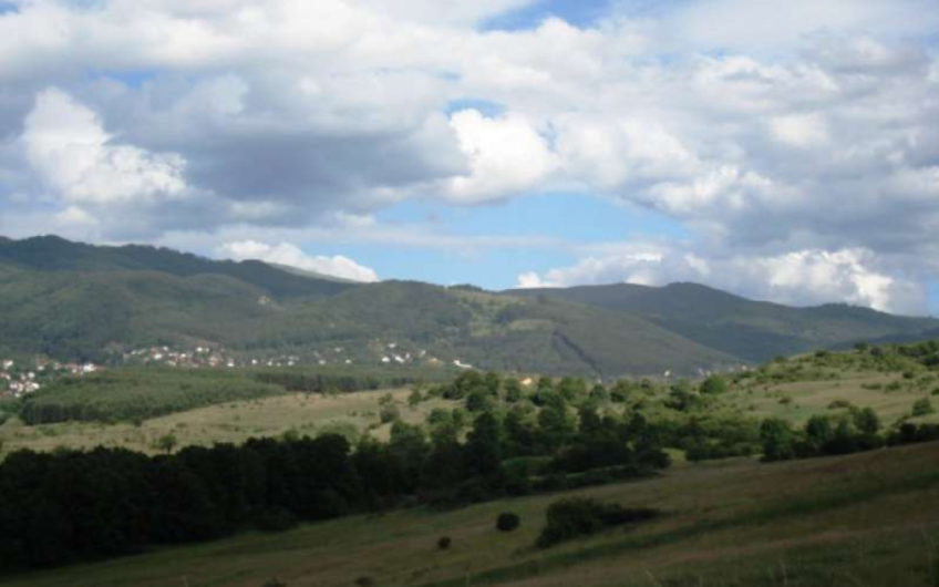 Продава ПАРЦЕЛ 9060m2  за комплекс – вилно селище с.Рударци 16 км от София.