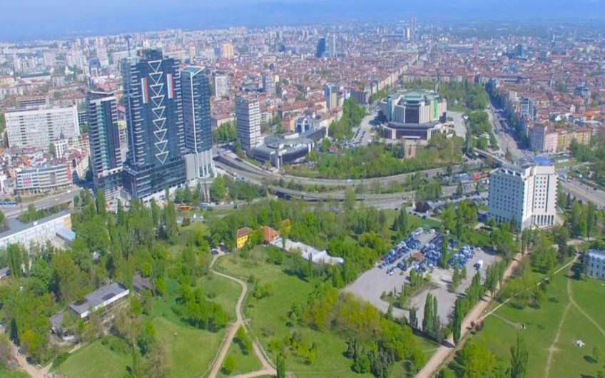 Комплекс от няколко сгради с РЗП 135000m2