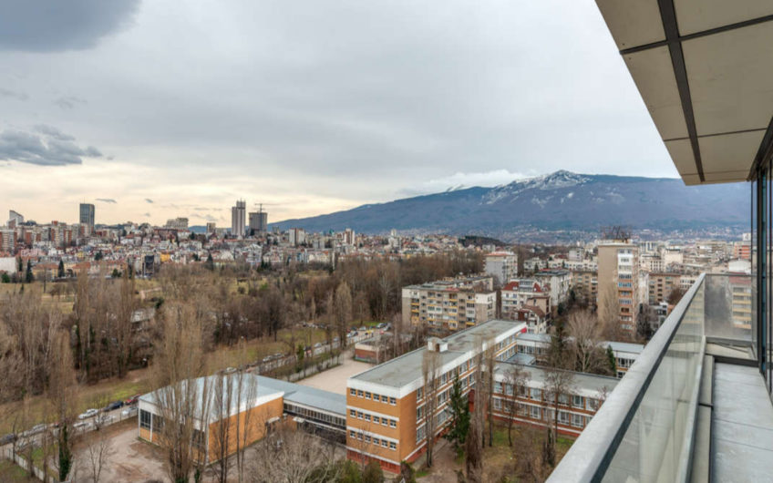 Комплекс от няколко сгради с РЗП 135000m2