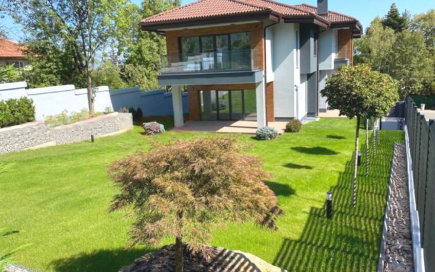 Продава КЪЩА 380м2 с двор 763м2 Бояна ул. Кумата