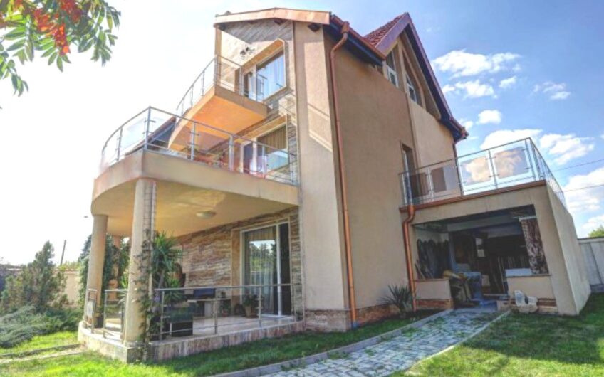 Дава под наем КЪЩА 450м2 двор 1350м2 Волуяк