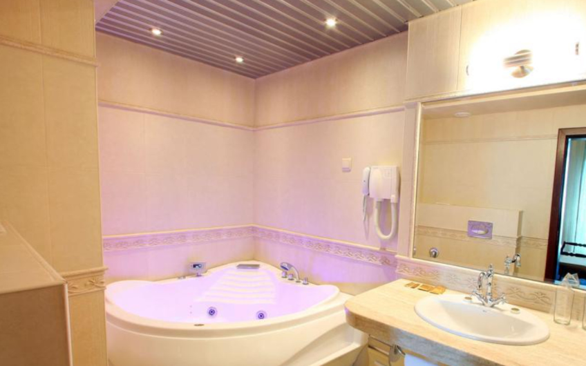 Продава ХОТЕЛ**** 1800m2 град Стара Загора Център