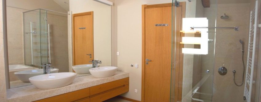 Дава под наем КЪЩА с 4 спални 550м2 и двор 1300м2 в Банкя